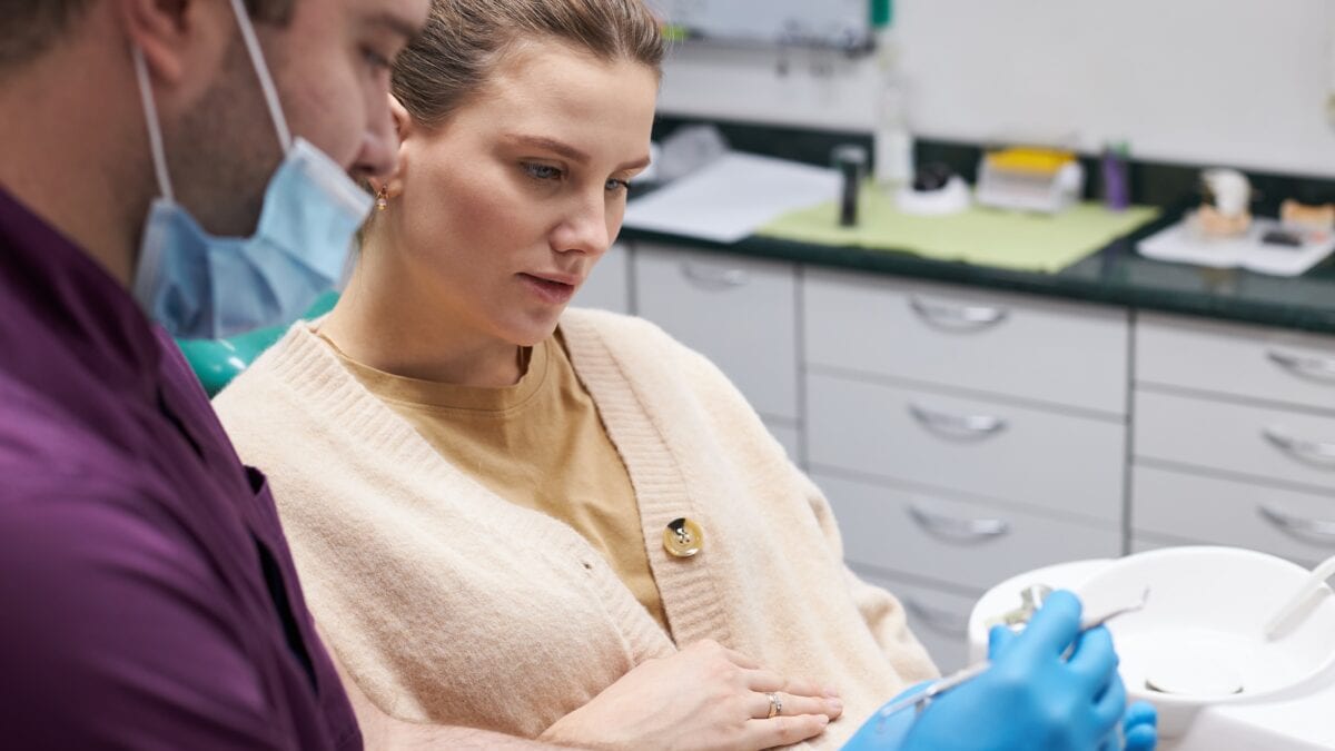 Pregnant patient with dentist.